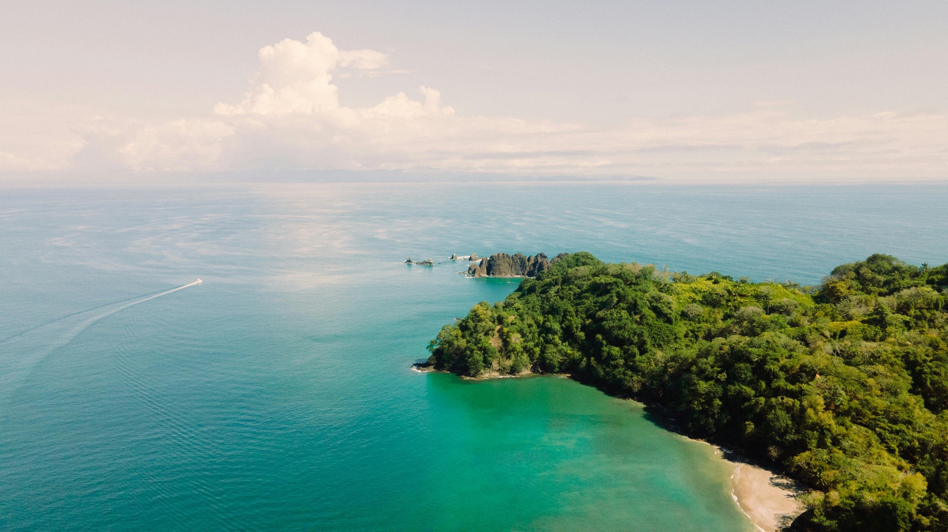 Luxury villa with infinity pool overlooking the Pacific Ocean in Uvita, Costa Rica
